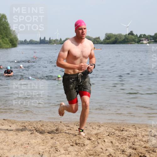 15.06.2025 - 27. Vierlanden-Triathlon Lena Gebhardt http://msf.ph/oto/8050288 15.06.2025 09:57:26 Schwimmen 293, 309, 324, 343 meine-sportfotos.de