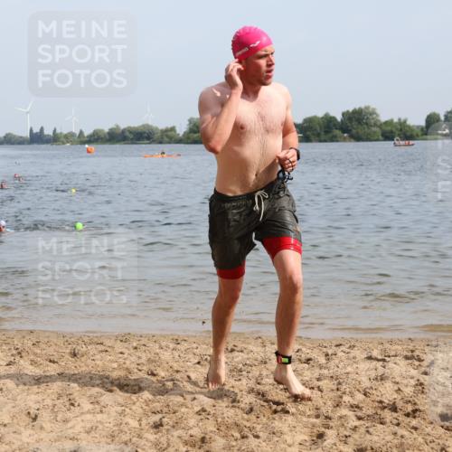 15.06.2025 - 27. Vierlanden-Triathlon Lena Gebhardt http://msf.ph/oto/8050290 15.06.2025 09:57:27 Schwimmen 293, 298, 309, 324, 343 meine-sportfotos.de