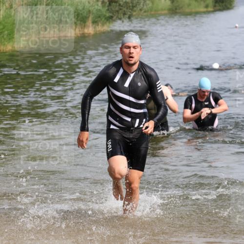 15.06.2025 - 27. Vierlanden-Triathlon Lena Gebhardt http://msf.ph/oto/8050294 15.06.2025 09:57:29 Schwimmen 287, 293, 298, 309, 324, 340 meine-sportfotos.de