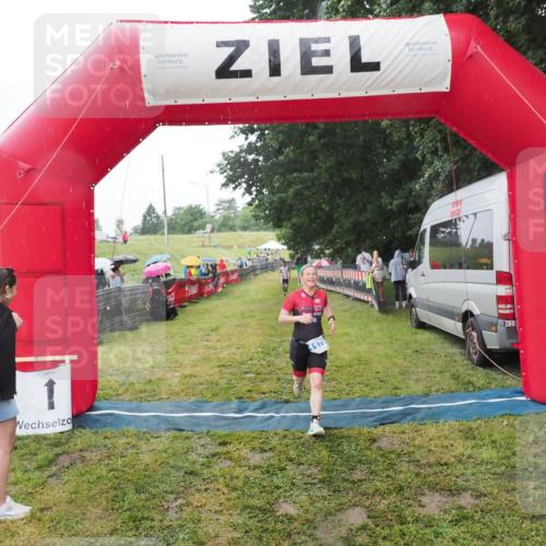 21.06.2025 - 27. Vierlanden-Triathlon MichiJ http://msf.ph/oto/8050301 15.06.2026 14:32:48 Ziel 1179 meine-sportfotos.de