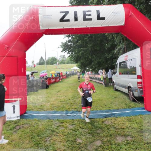 21.06.2025 - 27. Vierlanden-Triathlon MichiJ http://msf.ph/oto/8050302 15.06.2026 14:32:49 Ziel 1179 meine-sportfotos.de