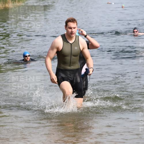 15.06.2025 - 27. Vierlanden-Triathlon Lena Gebhardt http://msf.ph/oto/8050314 15.06.2025 09:57:34 Schwimmen 287, 298, 309, 324, 340 meine-sportfotos.de