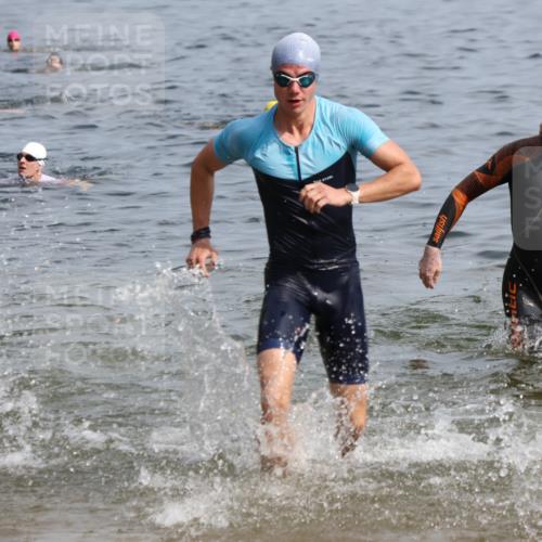 15.06.2025 - 27. Vierlanden-Triathlon Lena Gebhardt http://msf.ph/oto/8050324 15.06.2025 09:57:35 Schwimmen 287, 298, 309, 324, 340 meine-sportfotos.de