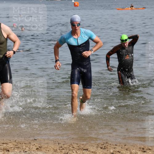 15.06.2025 - 27. Vierlanden-Triathlon Lena Gebhardt http://msf.ph/oto/8050327 15.06.2025 09:57:36 Schwimmen 287, 298, 309, 324, 340, 827 meine-sportfotos.de