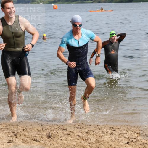 15.06.2025 - 27. Vierlanden-Triathlon Lena Gebhardt http://msf.ph/oto/8050330 15.06.2025 09:57:37 Schwimmen 287, 298, 309, 324, 340, 827 meine-sportfotos.de