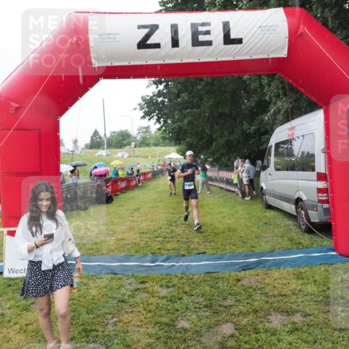 21.06.2025 - 27. Vierlanden-Triathlon MichiJ http://msf.ph/oto/8050335 15.06.2026 14:33:02 Ziel 1262, 1307 meine-sportfotos.de