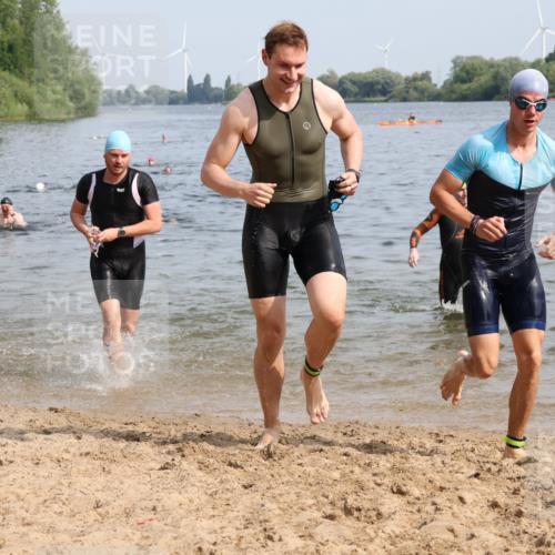 15.06.2025 - 27. Vierlanden-Triathlon Lena Gebhardt http://msf.ph/oto/8050336 15.06.2025 09:57:37 Schwimmen 287, 298, 309, 324, 340, 827 meine-sportfotos.de