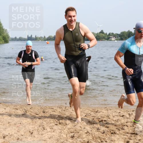 15.06.2025 - 27. Vierlanden-Triathlon Lena Gebhardt http://msf.ph/oto/8050340 15.06.2025 09:57:38 Schwimmen 287, 298, 309, 340, 827 meine-sportfotos.de