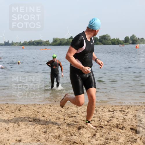 15.06.2025 - 27. Vierlanden-Triathlon Lena Gebhardt http://msf.ph/oto/8050348 15.06.2025 09:57:40 Schwimmen 287, 298, 309, 330, 340, 827 meine-sportfotos.de