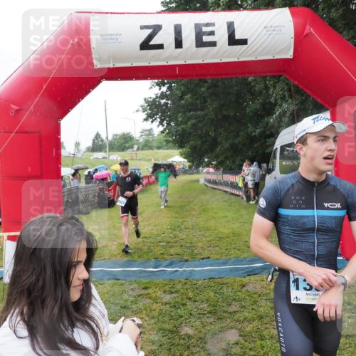 21.06.2025 - 27. Vierlanden-Triathlon MichiJ http://msf.ph/oto/8050359 15.06.2026 14:33:05 Ziel 1262, 1307 meine-sportfotos.de