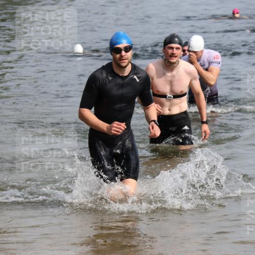 15.06.2025 - 27. Vierlanden-Triathlon Lena Gebhardt http://msf.ph/oto/8050364 15.06.2025 09:57:45 Schwimmen 287, 291, 298, 330, 340, 827 meine-sportfotos.de