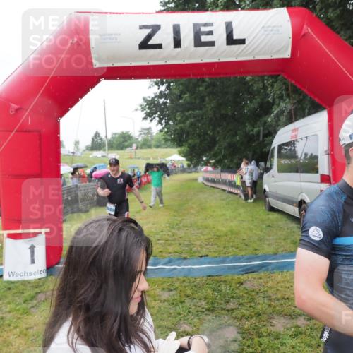 21.06.2025 - 27. Vierlanden-Triathlon MichiJ http://msf.ph/oto/8050365 15.06.2026 14:33:05 Ziel 1262, 1307 meine-sportfotos.de