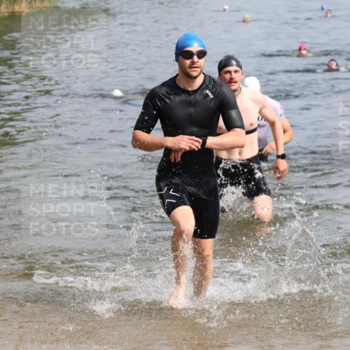15.06.2025 - 27. Vierlanden-Triathlon Lena Gebhardt http://msf.ph/oto/8050366 15.06.2025 09:57:46 Schwimmen 287, 291, 298, 330, 340, 347, 827 meine-sportfotos.de