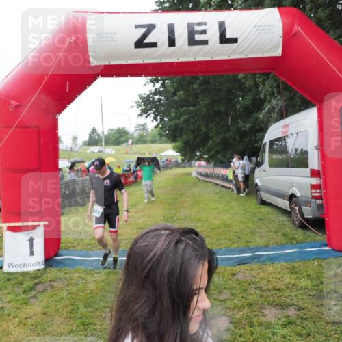 21.06.2025 - 27. Vierlanden-Triathlon MichiJ http://msf.ph/oto/8050369 15.06.2026 14:33:05 Ziel 1262, 1307 meine-sportfotos.de