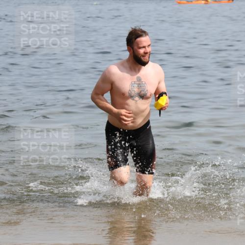 15.06.2025 - 27. Vierlanden-Triathlon Lena Gebhardt http://msf.ph/oto/8050418 15.06.2025 09:58:06 Schwimmen 289, 321, 347, 360 meine-sportfotos.de