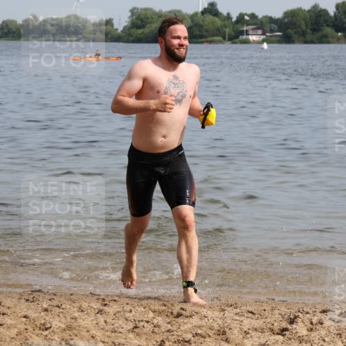 15.06.2025 - 27. Vierlanden-Triathlon Lena Gebhardt http://msf.ph/oto/8050426 15.06.2025 09:58:07 Schwimmen 289, 321, 360 meine-sportfotos.de