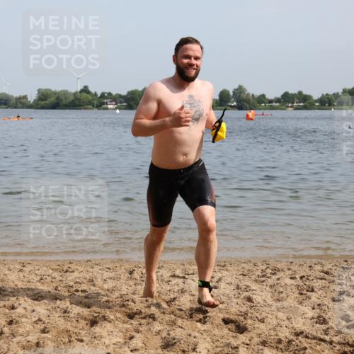 15.06.2025 - 27. Vierlanden-Triathlon Lena Gebhardt http://msf.ph/oto/8050433 15.06.2025 09:58:09 Schwimmen 289, 321, 360 meine-sportfotos.de