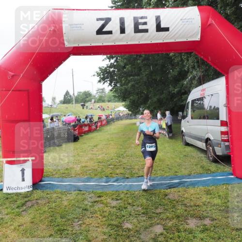21.06.2025 - 27. Vierlanden-Triathlon MichiJ http://msf.ph/oto/8050440 15.06.2026 14:34:29 Ziel 1289 meine-sportfotos.de