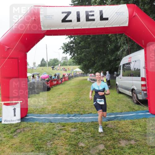 21.06.2025 - 27. Vierlanden-Triathlon MichiJ http://msf.ph/oto/8050444 15.06.2026 14:34:29 Ziel 1289 meine-sportfotos.de