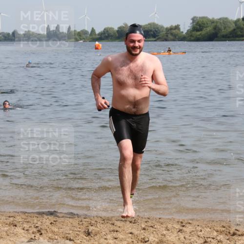 15.06.2025 - 27. Vierlanden-Triathlon Lena Gebhardt http://msf.ph/oto/8050445 15.06.2025 09:58:11 Schwimmen 289, 321, 360 meine-sportfotos.de