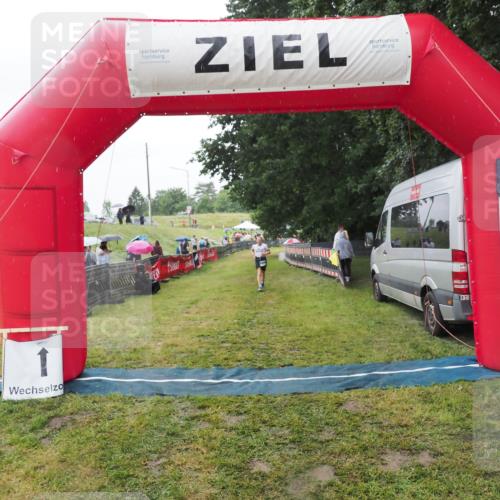 21.06.2025 - 27. Vierlanden-Triathlon MichiJ http://msf.ph/oto/8050446 15.06.2026 14:34:48 Ziel 1274 meine-sportfotos.de