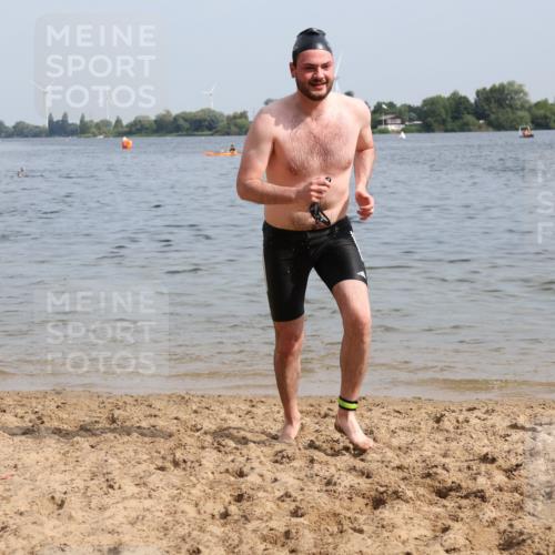 15.06.2025 - 27. Vierlanden-Triathlon Lena Gebhardt http://msf.ph/oto/8050453 15.06.2025 09:58:12 Schwimmen 289, 321, 360 meine-sportfotos.de