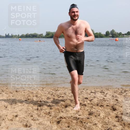 15.06.2025 - 27. Vierlanden-Triathlon Lena Gebhardt http://msf.ph/oto/8050455 15.06.2025 09:58:13 Schwimmen 289, 321, 360 meine-sportfotos.de