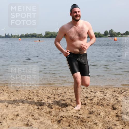 15.06.2025 - 27. Vierlanden-Triathlon Lena Gebhardt http://msf.ph/oto/8050457 15.06.2025 09:58:13 Schwimmen 289, 321, 360 meine-sportfotos.de