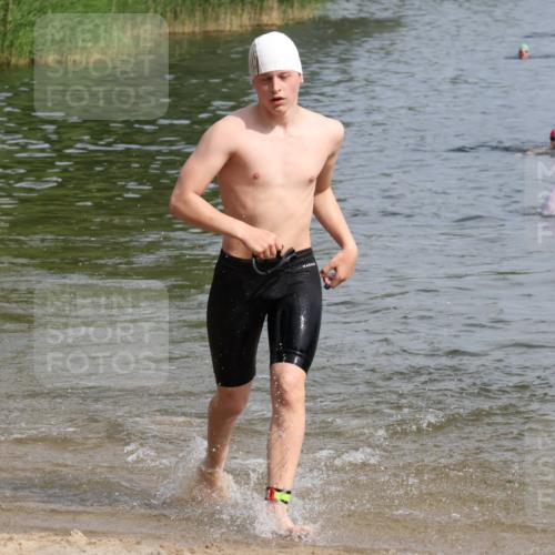 15.06.2025 - 27. Vierlanden-Triathlon Lena Gebhardt http://msf.ph/oto/8050459 15.06.2025 09:58:14 Schwimmen 289, 321, 360 meine-sportfotos.de
