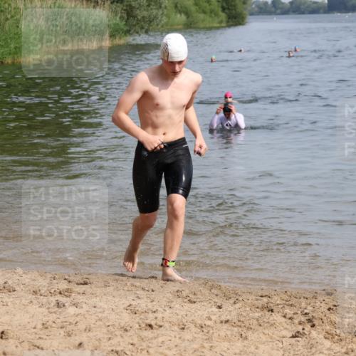 15.06.2025 - 27. Vierlanden-Triathlon Lena Gebhardt http://msf.ph/oto/8050464 15.06.2025 09:58:14 Schwimmen 289, 321, 360 meine-sportfotos.de