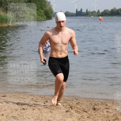 15.06.2025 - 27. Vierlanden-Triathlon Lena Gebhardt http://msf.ph/oto/8050466 15.06.2025 09:58:15 Schwimmen 289, 321, 360 meine-sportfotos.de