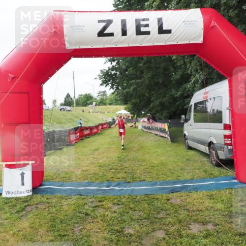 21.06.2025 - 27. Vierlanden-Triathlon MichiJ http://msf.ph/oto/8050564 15.06.2026 14:48:23 Ziel 16 meine-sportfotos.de