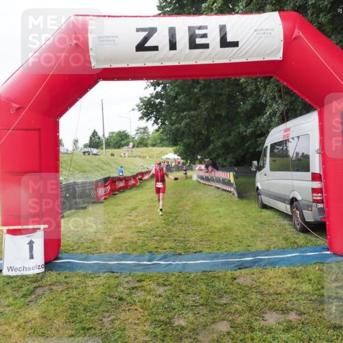 21.06.2025 - 27. Vierlanden-Triathlon MichiJ http://msf.ph/oto/8050566 15.06.2026 14:48:24 Ziel 16 meine-sportfotos.de