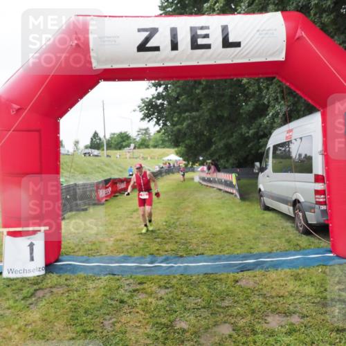 21.06.2025 - 27. Vierlanden-Triathlon MichiJ http://msf.ph/oto/8050574 15.06.2026 14:48:25 Ziel 16 meine-sportfotos.de