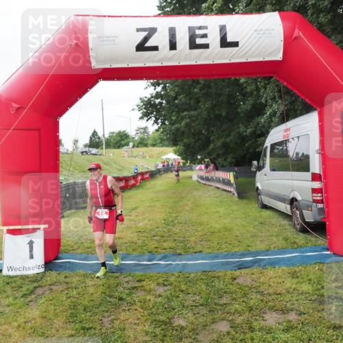 21.06.2025 - 27. Vierlanden-Triathlon MichiJ http://msf.ph/oto/8050582 15.06.2026 14:48:27 Ziel 16 meine-sportfotos.de