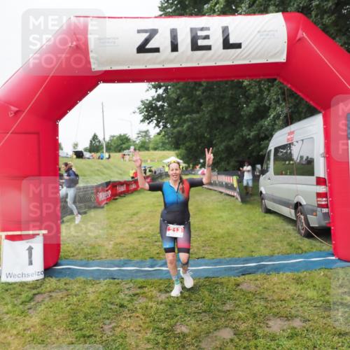 21.06.2025 - 27. Vierlanden-Triathlon MichiJ http://msf.ph/oto/8050637 15.06.2026 14:52:42 Ziel 213 meine-sportfotos.de