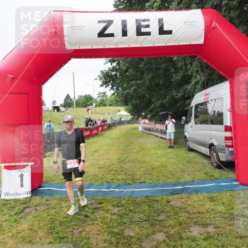 21.06.2025 - 27. Vierlanden-Triathlon MichiJ http://msf.ph/oto/8050650 15.06.2026 14:53:04 Ziel 151 meine-sportfotos.de