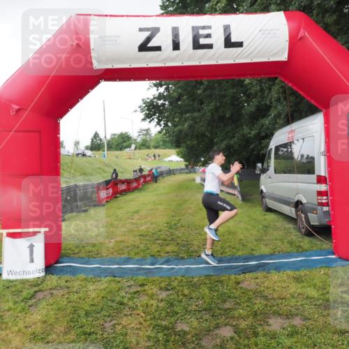 21.06.2025 - 27. Vierlanden-Triathlon MichiJ http://msf.ph/oto/8050679 15.06.2026 15:07:40 Ziel 58 meine-sportfotos.de