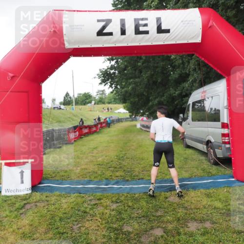 21.06.2025 - 27. Vierlanden-Triathlon MichiJ http://msf.ph/oto/8050682 15.06.2026 15:07:41 Ziel 58 meine-sportfotos.de