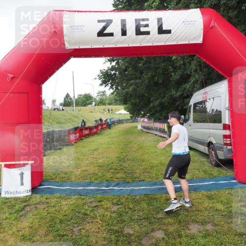 21.06.2025 - 27. Vierlanden-Triathlon MichiJ http://msf.ph/oto/8050686 15.06.2026 15:07:41 Ziel 58 meine-sportfotos.de
