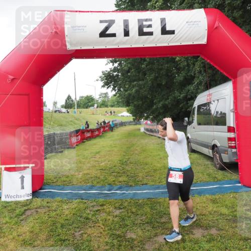 21.06.2025 - 27. Vierlanden-Triathlon MichiJ http://msf.ph/oto/8050688 15.06.2026 15:07:42 Ziel 58 meine-sportfotos.de