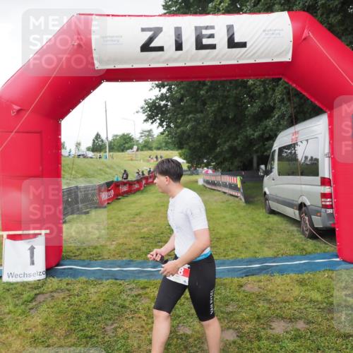 21.06.2025 - 27. Vierlanden-Triathlon MichiJ http://msf.ph/oto/8050695 15.06.2026 15:07:43 Ziel 58 meine-sportfotos.de