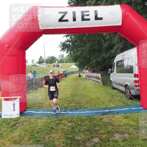 21.06.2025 - 27. Vierlanden-Triathlon MichiJ http://msf.ph/oto/8050723 15.06.2026 15:11:22 Ziel 201 meine-sportfotos.de