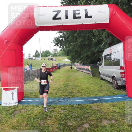 21.06.2025 - 27. Vierlanden-Triathlon MichiJ http://msf.ph/oto/8050725 15.06.2026 15:11:22 Ziel 201 meine-sportfotos.de