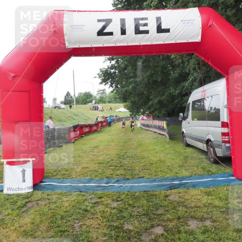 21.06.2025 - 27. Vierlanden-Triathlon MichiJ http://msf.ph/oto/8050729 15.06.2026 15:11:58 Ziel 1362 meine-sportfotos.de