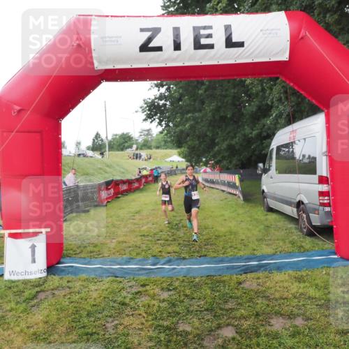 21.06.2025 - 27. Vierlanden-Triathlon MichiJ http://msf.ph/oto/8050745 15.06.2026 15:12:00 Ziel 1362 meine-sportfotos.de