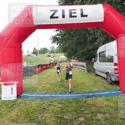 21.06.2025 - 27. Vierlanden-Triathlon MichiJ http://msf.ph/oto/8050746 15.06.2026 15:12:01 Ziel 1362 meine-sportfotos.de