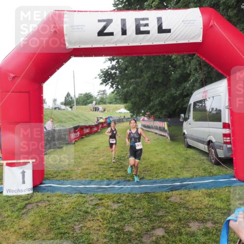 21.06.2025 - 27. Vierlanden-Triathlon MichiJ http://msf.ph/oto/8050747 15.06.2026 15:12:01 Ziel 1362 meine-sportfotos.de
