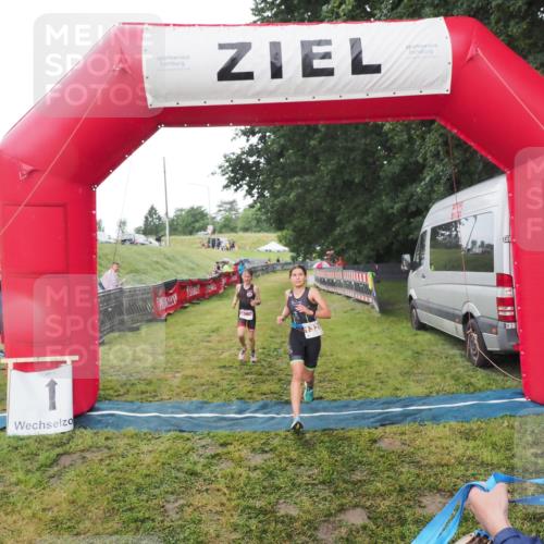 21.06.2025 - 27. Vierlanden-Triathlon MichiJ http://msf.ph/oto/8050748 15.06.2026 15:12:01 Ziel 1362 meine-sportfotos.de