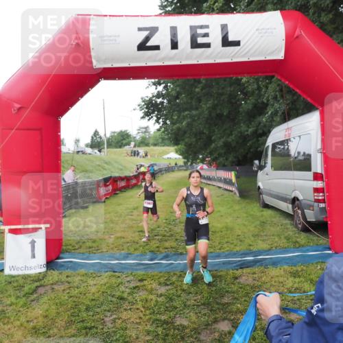 21.06.2025 - 27. Vierlanden-Triathlon MichiJ http://msf.ph/oto/8050749 15.06.2026 15:12:01 Ziel 1362 meine-sportfotos.de